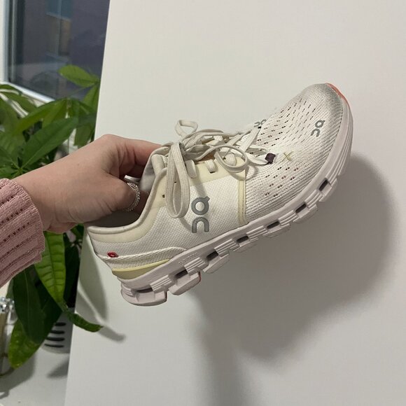 On Cloud Women's White Knit Running Sneakers Size 5 - Picture 4 of 7